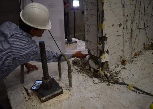 checking the failures in concrete wall after simulate earthquake